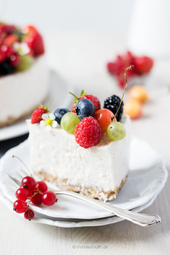 Kokos-Beeren-Torte | laktosefrei | vegan | gesunder Kuchen | Krautkopf - Vegetarisch kochen und genießen | © monsieurmuffin