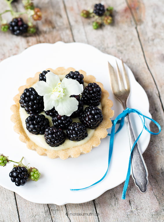 Brombeer-Tartelettes mit Pandancreme| Pandan-Rezept | blackberry cake | © monsieurmuffin