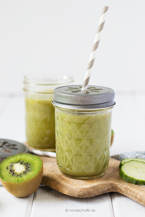 Grüner Smoothie | Smoothie mit Kiwi, Gurke, Apfel und Ananas | green smoothie | © monsieurmuffin