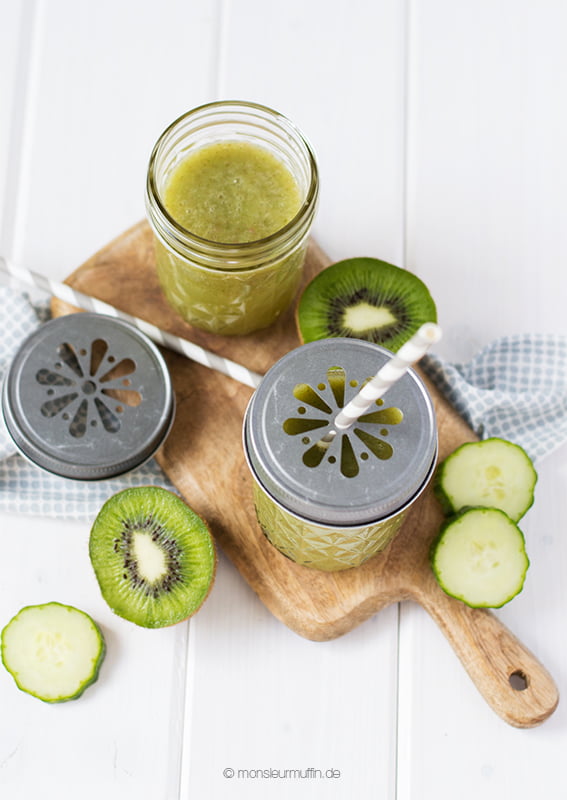Grüner Smoothie | Smoothie mit Kiwi, Gurke, Apfel und Ananas | green smoothie | © monsieurmuffin