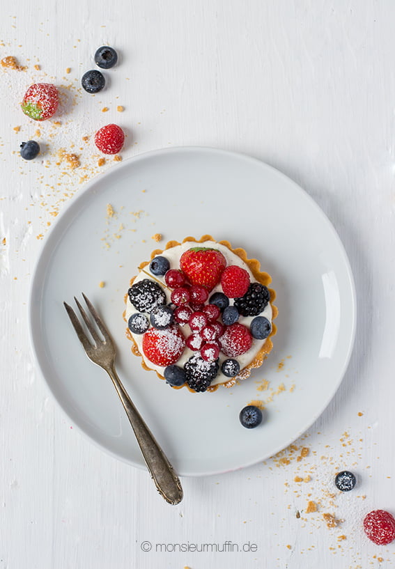 Beeren-Tartelettes mit blitzschneller Cremefüllung | berry cake | Rezept | © monsieurmuffin