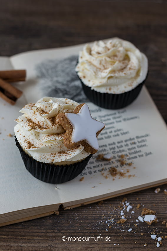 Zimtstern-Muffins| cinnamon muffins| Weihnachtsmuffins| christmas cupcakes| cupcakes | © monsieurmuffin