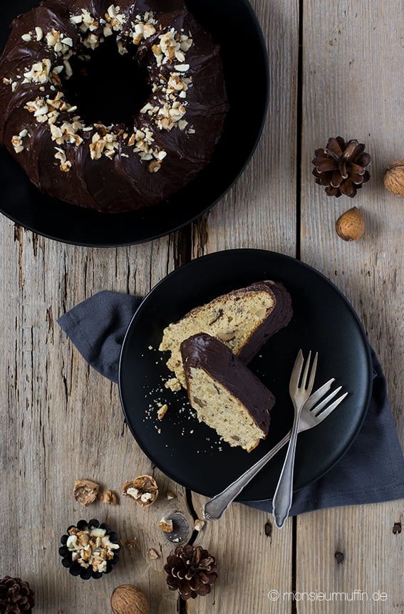 Nuss-Guglhupf | Guglhupf Rezept mit Nüssen | olive oil cake | nut cake recipe | Olivenöl-Kuchen | © monsieurmuffin