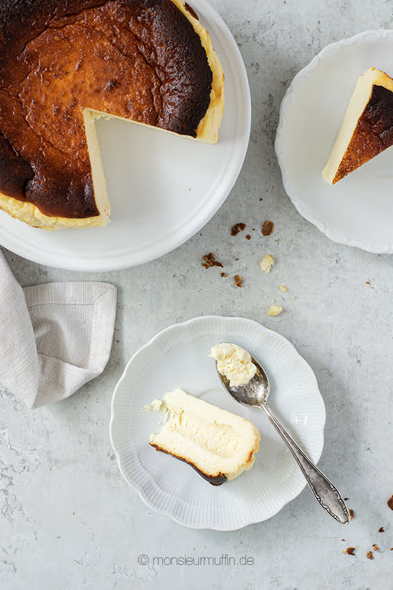 Rezept für San Sebastian Cheesecake – der auch als Basque Burnt Cheesecake bekannt ist – ist der Kuchen Trend 2020 und so cremig. Für alle die gern Käsekuchen backen. | recipe | © monsieurmuffin.de