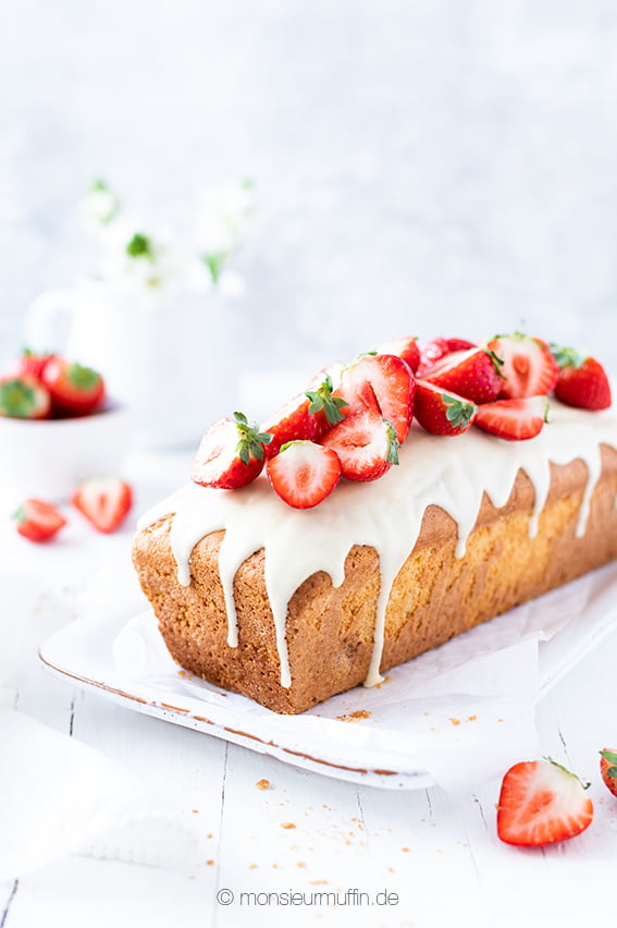 Erdbeer-Vanillekuchen Rezept mit feinen Mandeln | Schnelles und gelingsicheres Rezept | strawberry vanilla cake recipe | © monsieurmuffin.de