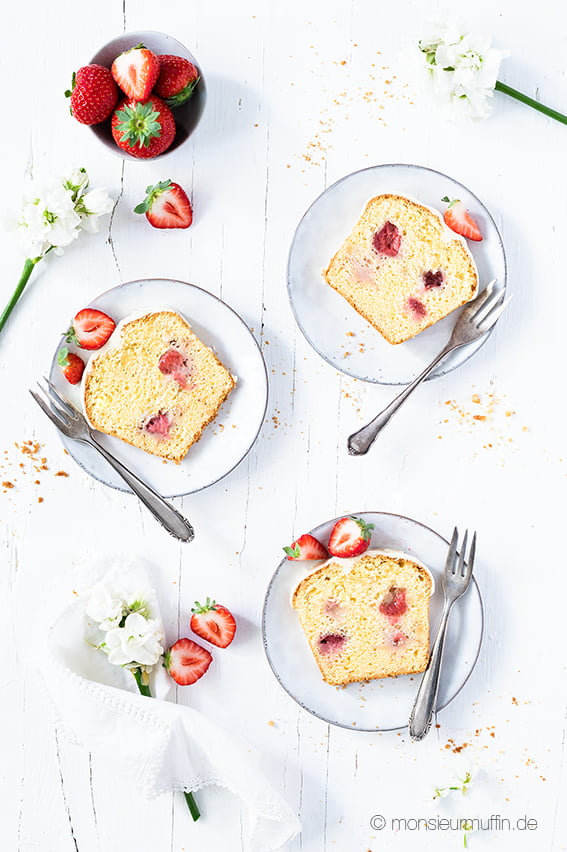 Erdbeer-Vanillekuchen Rezept mit feinen Mandeln | Schnelles und gelingsicheres Rezept | strawberry vanilla cake recipe | © monsieurmuffin.de