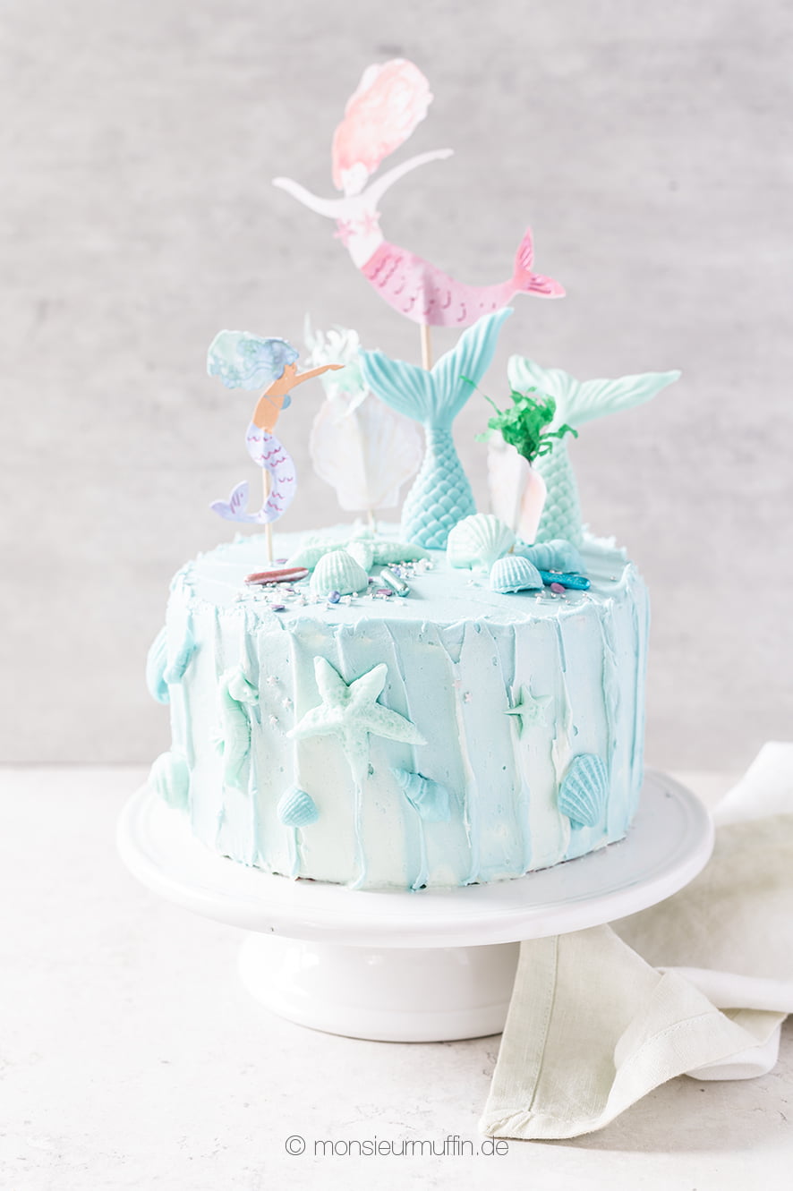 Meerjungfrau-Törtchen mit leichter Brombeercreme und Biskuitböden | mermaid cake | Unterwasser Torte | © monsieurmuffin.de