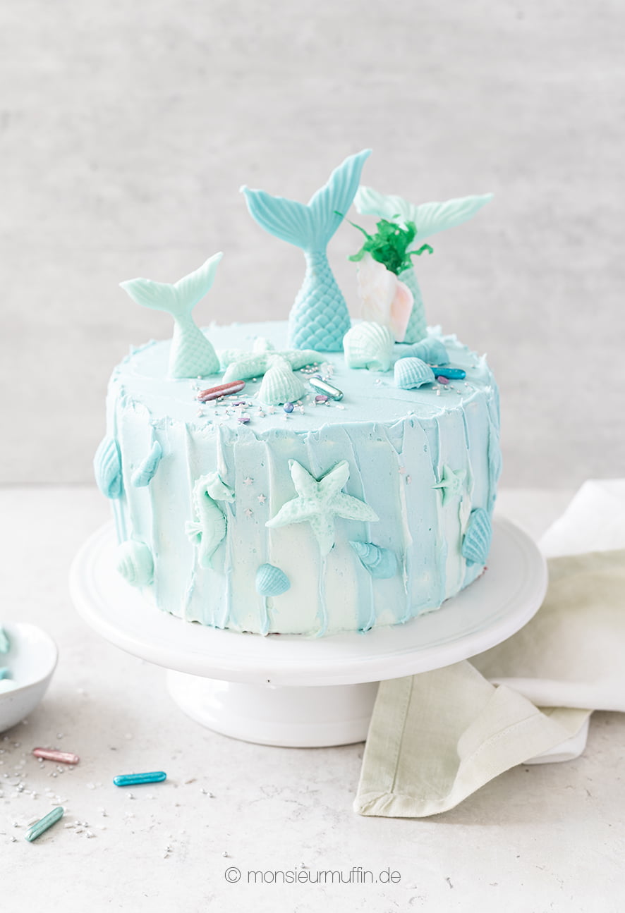 Meerjungfrau-Törtchen mit leichter Brombeercreme und Biskuitböden | mermaid cake | Unterwasser Torte | © monsieurmuffin.de