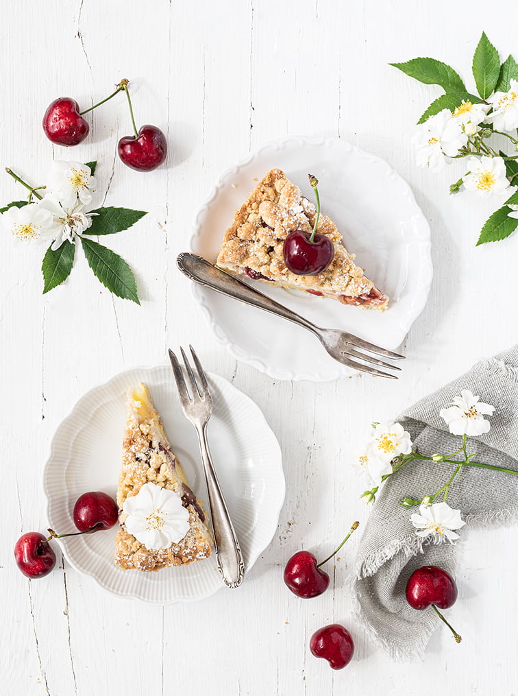 Kirsch-Streuselkuchen mit Pudding Rezept | crumble cake recipe with cherries | © monsieurmuffin.de