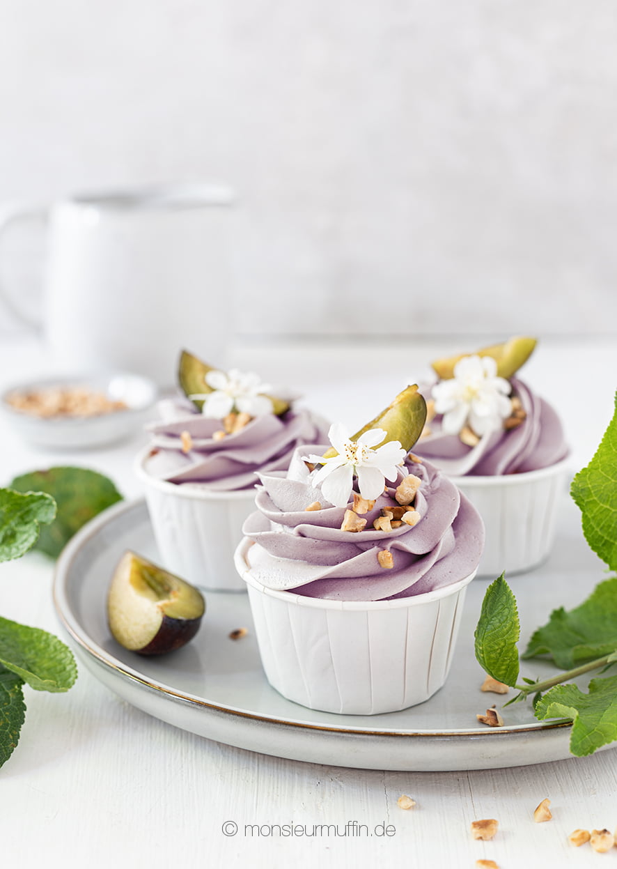 Pflaumen-Cupcakes Rezept mit leichter Pudding-Fruchtcreme | plum cupcakes with plum cream | © monsieurmuffin.de