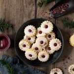 Brombeercurd-Plätzchen Rezept mit feiner Vanille und Rosenblüten | Blackberry curd cookies recipe | © monsieurmuffin.de