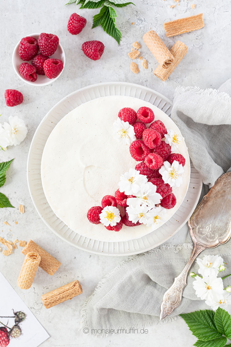 Himbeer-Eistörtchen Rezept für eine erfrischends Sommertorte | ice Cream cake | © monsieurmuffin.de