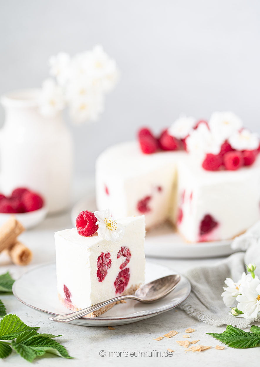 Himbeer-Eistörtchen Rezept für eine erfrischends Sommertorte | ice Cream cake | © monsieurmuffin.de