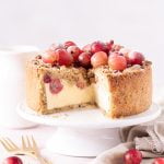 Stachelbeer-Streuselkuchen Rezept mit feiner Quarkfüllung und Nuss Streuseln | gooseberry cake | © monsieurmuffin.de